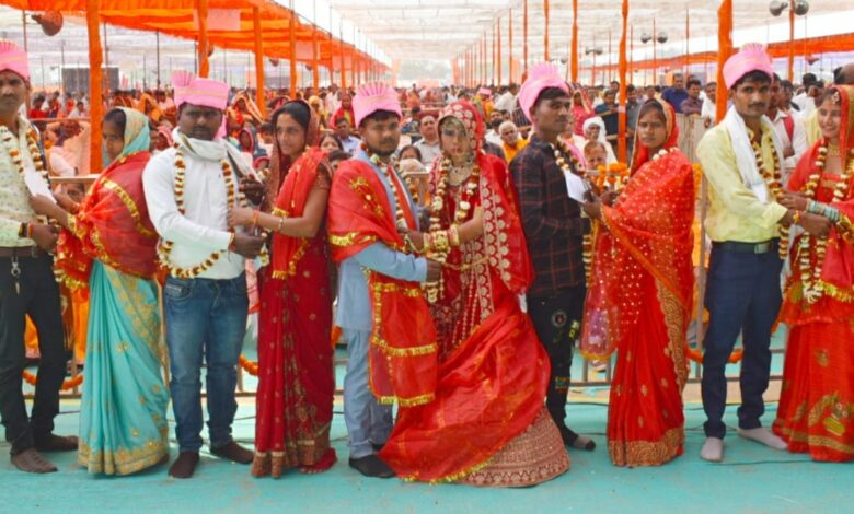 गरीब युवक/युवतियों का विवाह सामूहिक विवाह का आयोजन