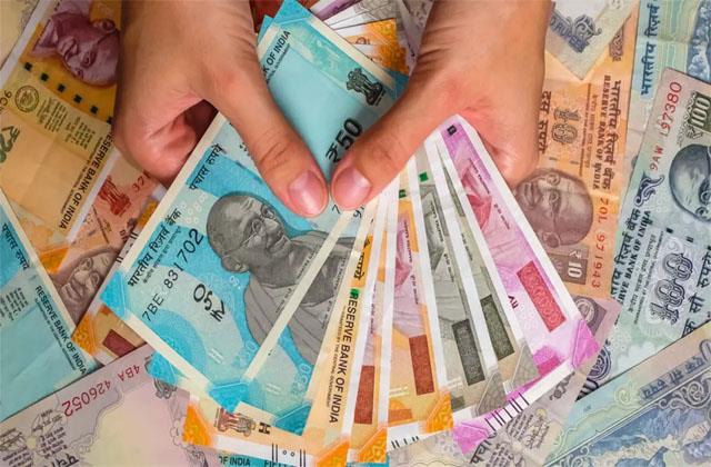 गरीबों को आर्थिक सहयोग